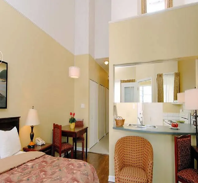 Robson Suites バンクーバー